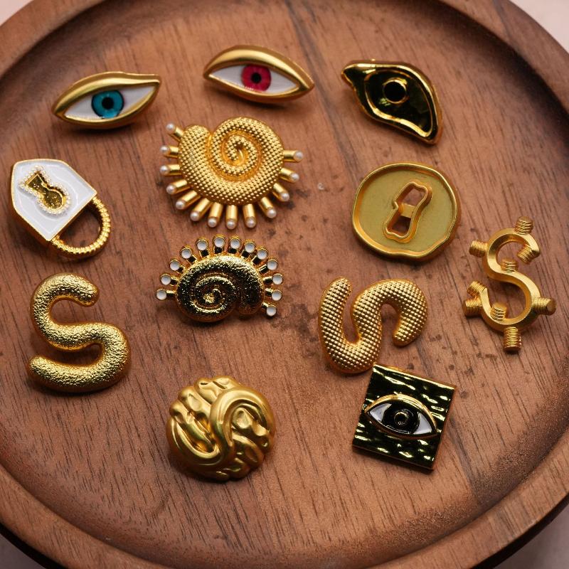 Vintage Metal Button Heart Sha - огляд і ціна Craft Embellishment