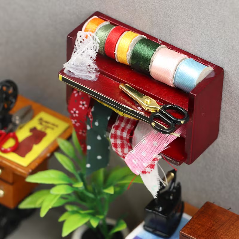 Dollhouse Mini Sewing Box with - огляд і ціна Guipure Lace Panel