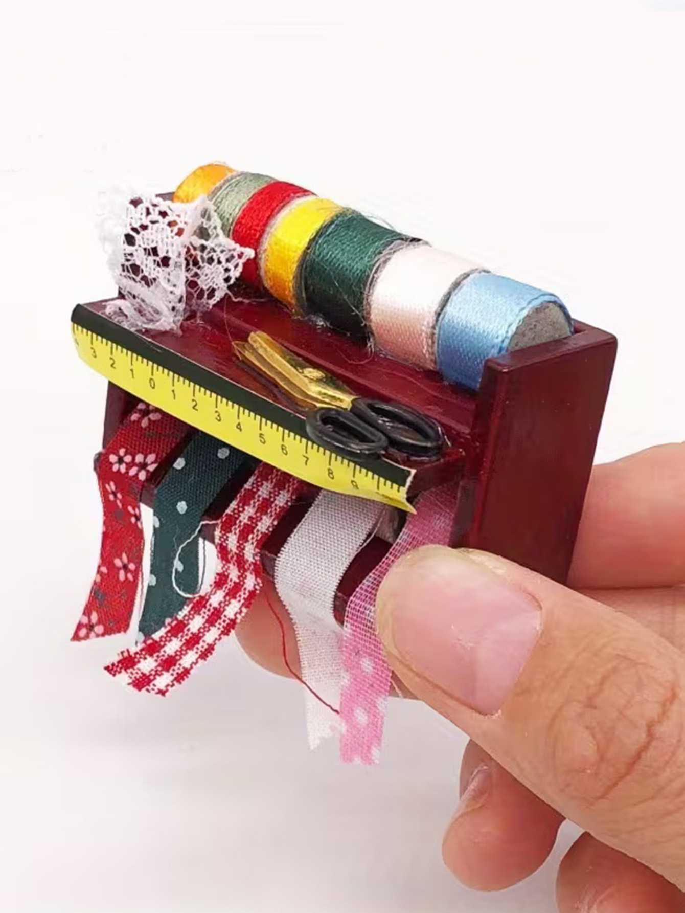 Dollhouse Mini Sewing Box with - огляд і ціна Guipure Lace Panel